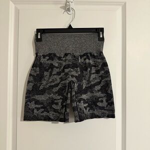 MEDIUM NVGTN Gray Camo Women's Shorts